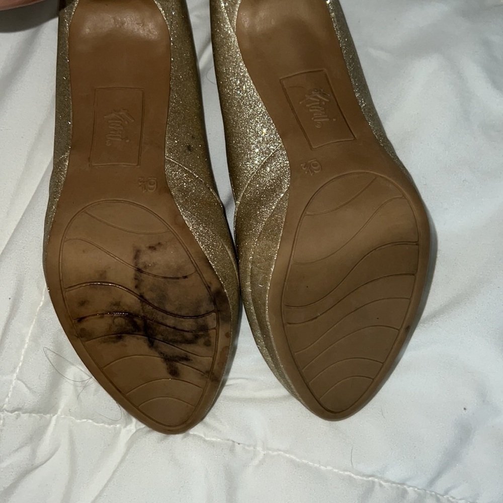 Fioni Gold Metallic Heel - Picture 4 of 4